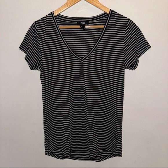 Paige V-neck T-shirt Women’s Size Medium - Picture 1 of 8
